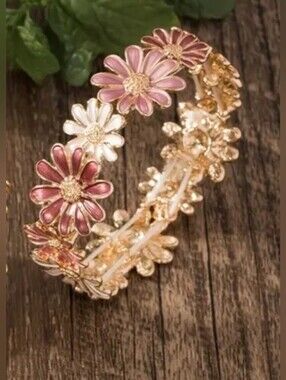 🆕️🌸 PINK ENAMEL FLORAL STRETCH BRACELET - GOLD-TONE🌸
